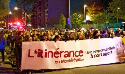 Photo : Courtoisie (Marche des sans abri) Plus de 150 personnes ont bravé la grisaille automnale, vendredi soir, pour prendre part à la marche des sans-abri dans les rues de Longueuil. 
