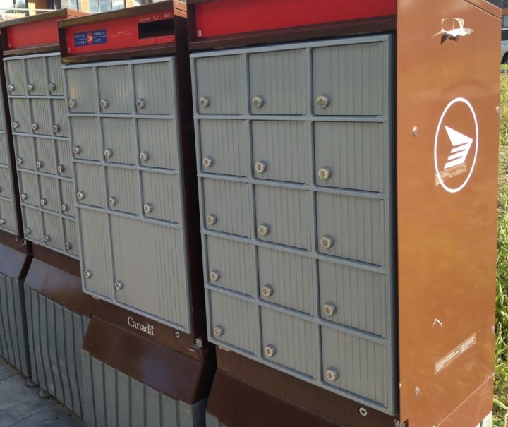 Les boîtes postales communautaires font de plus en plus leur apparition sur le territoire de l'agglomération de Longueuil.