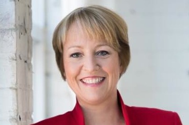 Caroline St-Hilaire est membre de l’Association Internationale des Maires Francophones.