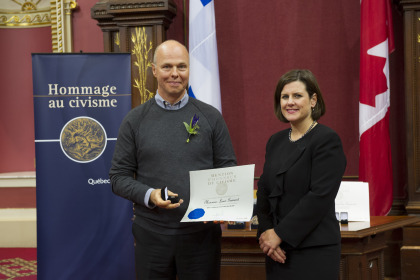 M. Louis Guimont, récipiendaire de la mention d’honneur du civisme; et Mme Stéphanie Vallée ministre de la Justice du Québec.