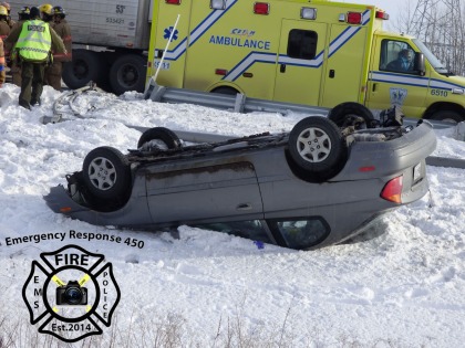Une auto s'est renversée non loin de l'autoroute 30 vers La Prairie.
