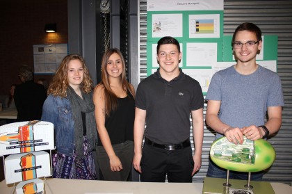 Des étudiants en Sciences de la nature du cégep Édouard-Montpetit, lors de la présentation de leurs projets de fin d'études.