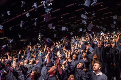 Les finissants du cégep Édouard-Montpetit lors de la cérémonie de fin d'études.